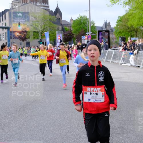 25.04.2026 - Das Zehntel Tim E. http://msf.ph/oto/9569302 25.04.2026 08:57:01 Ziel 1075, 1088, 1189, 1191, 1196, 1271, 1338, 1468, 1573, 1580, 1747, 1763, 1815, 1820, 1924, 1946, 1986, 1991, 2026, 2038, 2070, 2073, 2165, 2258, 2436, 2444, 2446, 2479, 2486, 2562, 2583, 2734, 2737, 2819, 2852, 2908, 2920, 3038, 3064, 3195, 3211, 3254, 3456, 3515, 3655, 3660, 3730, 3755, 3812, 3938, 3939, 4018, 4056, 4064, 4065, 4072 meine-sportfotos.de