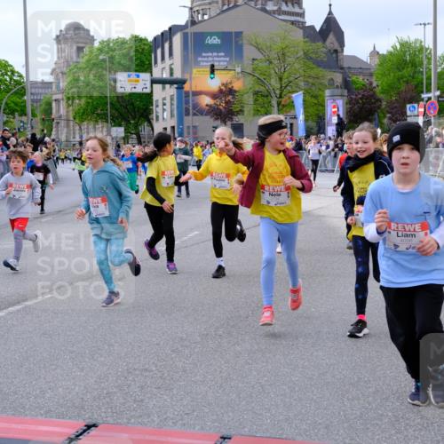 25.04.2026 - Das Zehntel Tim E. http://msf.ph/oto/9569304 25.04.2026 08:57:02 Ziel 1035, 1052, 1075, 1189, 1191, 1196, 1271, 1338, 1339, 1468, 1573, 1579, 1580, 1747, 1763, 1820, 1924, 1946, 1965, 1986, 1991, 2026, 2038, 2070, 2073, 2165, 2258, 2436, 2444, 2446, 2479, 2486, 2562, 2583, 2734, 2737, 2819, 2852, 2908, 2920, 2921, 3038, 3064, 3195, 3211, 3456, 3515, 3655, 3660, 3730, 3755, 3938, 3939, 4018, 4056, 4064, 4065, 4072 meine-sportfotos.de