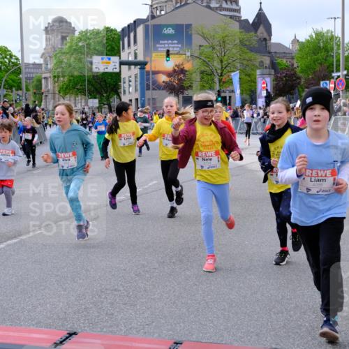 25.04.2026 - Das Zehntel Tim E. http://msf.ph/oto/9569305 25.04.2026 08:57:02 Ziel 1035, 1052, 1075, 1189, 1191, 1196, 1271, 1338, 1339, 1468, 1573, 1579, 1580, 1747, 1763, 1820, 1924, 1946, 1965, 1986, 1991, 2026, 2038, 2070, 2073, 2165, 2258, 2436, 2444, 2446, 2479, 2486, 2562, 2583, 2734, 2737, 2819, 2852, 2908, 2920, 2921, 3038, 3064, 3195, 3211, 3456, 3515, 3655, 3660, 3730, 3755, 3938, 3939, 4018, 4056, 4064, 4065, 4072 meine-sportfotos.de