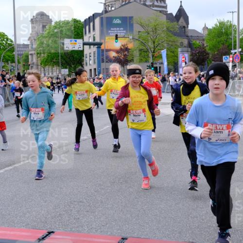 25.04.2026 - Das Zehntel Tim E. http://msf.ph/oto/9569306 25.04.2026 08:57:02 Ziel 1035, 1052, 1075, 1189, 1191, 1196, 1271, 1338, 1339, 1468, 1573, 1579, 1580, 1747, 1763, 1820, 1924, 1946, 1965, 1986, 1991, 2026, 2038, 2070, 2073, 2165, 2258, 2436, 2444, 2446, 2479, 2486, 2562, 2583, 2734, 2737, 2819, 2852, 2908, 2920, 2921, 3038, 3064, 3195, 3211, 3456, 3515, 3655, 3660, 3730, 3755, 3938, 3939, 4018, 4056, 4064, 4065, 4072 meine-sportfotos.de