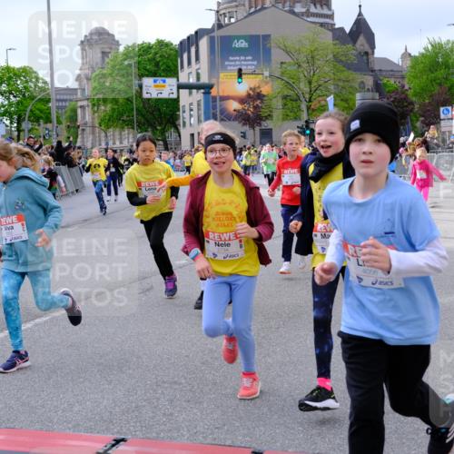 25.04.2026 - Das Zehntel Tim E. http://msf.ph/oto/9569309 25.04.2026 08:57:02 Ziel 1035, 1052, 1075, 1189, 1191, 1196, 1271, 1338, 1339, 1468, 1573, 1579, 1580, 1747, 1763, 1820, 1924, 1946, 1965, 1986, 1991, 2026, 2038, 2070, 2073, 2165, 2258, 2436, 2444, 2446, 2479, 2486, 2562, 2583, 2734, 2737, 2819, 2852, 2908, 2920, 2921, 3038, 3064, 3195, 3211, 3456, 3515, 3655, 3660, 3730, 3755, 3938, 3939, 4018, 4056, 4064, 4065, 4072 meine-sportfotos.de