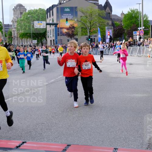 25.04.2026 - Das Zehntel Tim E. http://msf.ph/oto/9569310 25.04.2026 08:57:03 Ziel 1035, 1052, 1075, 1176, 1189, 1191, 1196, 1271, 1338, 1339, 1573, 1579, 1580, 1654, 1747, 1820, 1924, 1946, 1965, 1986, 1991, 2026, 2028, 2038, 2070, 2073, 2165, 2205, 2258, 2446, 2479, 2486, 2562, 2583, 2734, 2737, 2819, 2852, 2908, 2917, 2920, 2921, 3038, 3064, 3195, 3211, 3324, 3456, 3655, 3660, 3666, 3730, 3755, 3938, 3939, 4018, 4056, 4064, 4065, 4072 meine-sportfotos.de