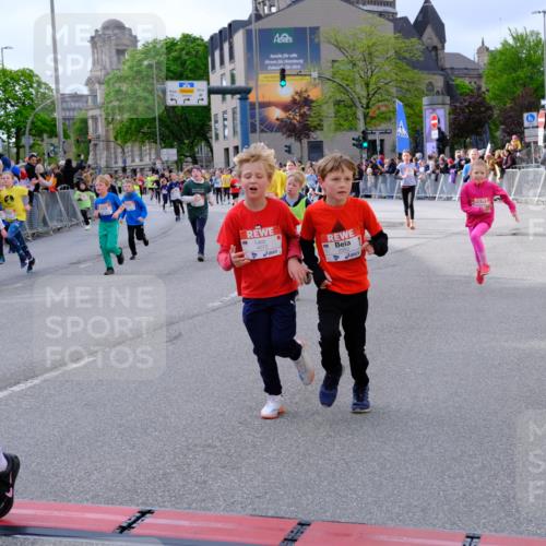 25.04.2026 - Das Zehntel Tim E. http://msf.ph/oto/9569313 25.04.2026 08:57:03 Ziel 1035, 1052, 1075, 1176, 1189, 1191, 1196, 1271, 1338, 1339, 1573, 1579, 1580, 1654, 1747, 1820, 1924, 1946, 1965, 1986, 1991, 2026, 2028, 2038, 2070, 2073, 2165, 2205, 2258, 2446, 2479, 2486, 2562, 2583, 2734, 2737, 2819, 2852, 2908, 2917, 2920, 2921, 3038, 3064, 3195, 3211, 3324, 3456, 3655, 3660, 3666, 3730, 3755, 3938, 3939, 4018, 4056, 4064, 4065, 4072 meine-sportfotos.de