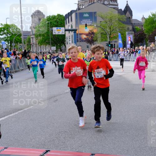 25.04.2026 - Das Zehntel Tim E. http://msf.ph/oto/9569314 25.04.2026 08:57:03 Ziel 1035, 1052, 1075, 1176, 1189, 1191, 1196, 1271, 1338, 1339, 1573, 1579, 1580, 1654, 1747, 1820, 1924, 1946, 1965, 1986, 1991, 2026, 2028, 2038, 2070, 2073, 2165, 2205, 2258, 2446, 2479, 2486, 2562, 2583, 2734, 2737, 2819, 2852, 2908, 2917, 2920, 2921, 3038, 3064, 3195, 3211, 3324, 3456, 3655, 3660, 3666, 3730, 3755, 3938, 3939, 4018, 4056, 4064, 4065, 4072 meine-sportfotos.de