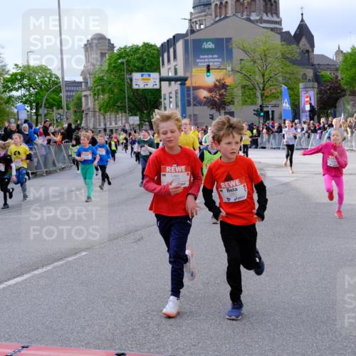 25.04.2026 - Das Zehntel Tim E. http://msf.ph/oto/9569315 25.04.2026 08:57:04 Ziel 1035, 1052, 1075, 1176, 1189, 1191, 1196, 1271, 1338, 1339, 1573, 1579, 1580, 1654, 1747, 1820, 1924, 1946, 1965, 1986, 1991, 2026, 2028, 2038, 2070, 2073, 2205, 2258, 2446, 2479, 2486, 2562, 2583, 2734, 2737, 2819, 2852, 2908, 2917, 2920, 2921, 3038, 3064, 3195, 3211, 3324, 3456, 3655, 3660, 3666, 3730, 3755, 3938, 3939, 3944, 4018, 4056, 4064, 4065, 4072 meine-sportfotos.de
