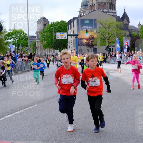 25.04.2026 - Das Zehntel Tim E. http://msf.ph/oto/9569316 25.04.2026 08:57:04 Ziel 1035, 1052, 1075, 1176, 1189, 1191, 1196, 1271, 1338, 1339, 1573, 1579, 1580, 1654, 1747, 1820, 1924, 1946, 1965, 1986, 1991, 2026, 2028, 2038, 2070, 2073, 2205, 2258, 2446, 2479, 2486, 2562, 2583, 2734, 2737, 2819, 2852, 2908, 2917, 2920, 2921, 3038, 3064, 3195, 3211, 3324, 3456, 3655, 3660, 3666, 3730, 3755, 3938, 3939, 3944, 4018, 4056, 4064, 4065, 4072 meine-sportfotos.de