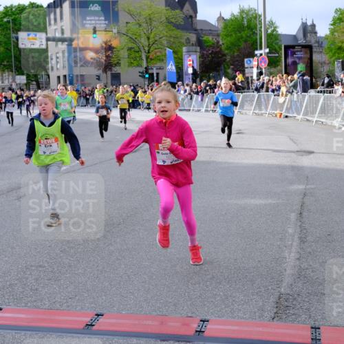 25.04.2026 - Das Zehntel Tim E. http://msf.ph/oto/9569318 25.04.2026 08:57:05 Ziel 1035, 1052, 1075, 1176, 1189, 1191, 1196, 1271, 1338, 1339, 1556, 1573, 1579, 1580, 1582, 1654, 1820, 1924, 1946, 1965, 1986, 1991, 2028, 2073, 2205, 2258, 2446, 2479, 2486, 2562, 2583, 2734, 2737, 2819, 2852, 2908, 2917, 2920, 2921, 3038, 3064, 3195, 3211, 3324, 3456, 3655, 3660, 3666, 3755, 3938, 3939, 3944, 4018, 4056, 4064, 4065, 4072 meine-sportfotos.de
