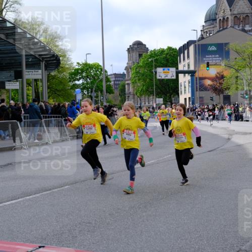 25.04.2026 - Das Zehntel Tim E. http://msf.ph/oto/9569338 25.04.2026 08:57:12 Ziel 1035, 1052, 1075, 1176, 1188, 1271, 1339, 1556, 1579, 1582, 1585, 1654, 1725, 1741, 1909, 1965, 2028, 2205, 2258, 2538, 2550, 2753, 2755, 2762, 2819, 2917, 2920, 2921, 3226, 3256, 3324, 3581, 3666, 3705, 3758, 3944 meine-sportfotos.de
