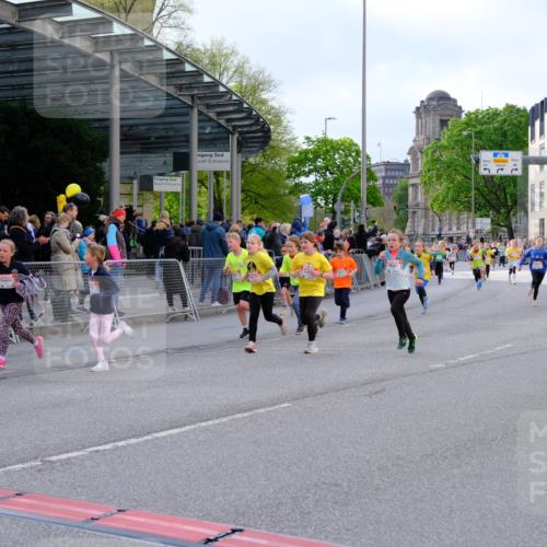 25.04.2026 - Das Zehntel Tim E. http://msf.ph/oto/9569350 25.04.2026 08:57:17 Ziel 1188, 1244, 1255, 1556, 1571, 1582, 1585, 1588, 1674, 1725, 1741, 1748, 1895, 1896, 1909, 1951, 2216, 2489, 2538, 2550, 2662, 2753, 2755, 2762, 3226, 3256, 3581, 3591, 3705, 3758, 3846, 3855 meine-sportfotos.de