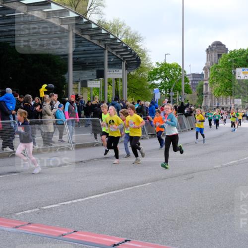 25.04.2026 - Das Zehntel Tim E. http://msf.ph/oto/9569354 25.04.2026 08:57:17 Ziel 1188, 1244, 1255, 1556, 1571, 1582, 1585, 1588, 1674, 1725, 1741, 1748, 1895, 1896, 1909, 1951, 2216, 2489, 2538, 2550, 2662, 2753, 2755, 2762, 3226, 3256, 3581, 3591, 3705, 3758, 3846, 3855 meine-sportfotos.de