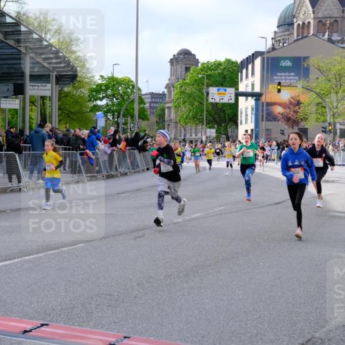 25.04.2026 - Das Zehntel Tim E. http://msf.ph/oto/9569361 25.04.2026 08:57:19 Ziel 1244, 1255, 1571, 1588, 1674, 1725, 1741, 1748, 1895, 1896, 1909, 1951, 2216, 2489, 2538, 2550, 2662, 2753, 2755, 2762, 3160, 3226, 3256, 3581, 3591, 3705, 3758, 3846, 3855 meine-sportfotos.de