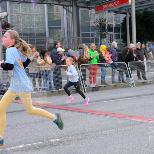 25.04.2026 - Das Zehntel Tim E. http://msf.ph/oto/9569400 25.04.2026 08:57:30 Ziel 1455, 1668, 1673, 1754, 1757, 1938, 1961, 1967, 1972, 1988, 2280, 2288, 2289, 2416, 2423, 2477, 2566, 2773, 2790, 3160, 3179, 3187, 3276, 3344, 3473, 3499, 3795, 3898 meine-sportfotos.de