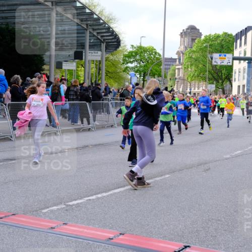 25.04.2026 - Das Zehntel Tim E. http://msf.ph/oto/9569461 25.04.2026 08:57:49 Ziel 1159, 1211, 1538, 1578, 1648, 1656, 1733, 2147, 2150, 2232, 2290, 2314, 2471, 2916, 2974, 3001, 3030, 3034, 3281, 3297, 3368, 3381, 3804, 3813, 3817, 3894, 3931 meine-sportfotos.de