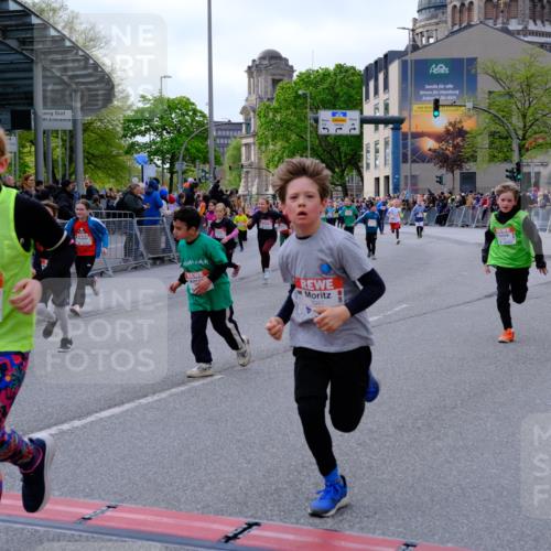 25.04.2026 - Das Zehntel Tim E. http://msf.ph/oto/9569475 25.04.2026 08:57:56 Ziel 1156, 1159, 1181, 1211, 1215, 1399, 1518, 1520, 1522, 1538, 1578, 1656, 1808, 2147, 2150, 2232, 2314, 2359, 2373, 2471, 2561, 2580, 2655, 2685, 2916, 2947, 2974, 3067, 3086, 3281, 3297, 3346, 3368, 3381, 3710, 3712, 3894 meine-sportfotos.de