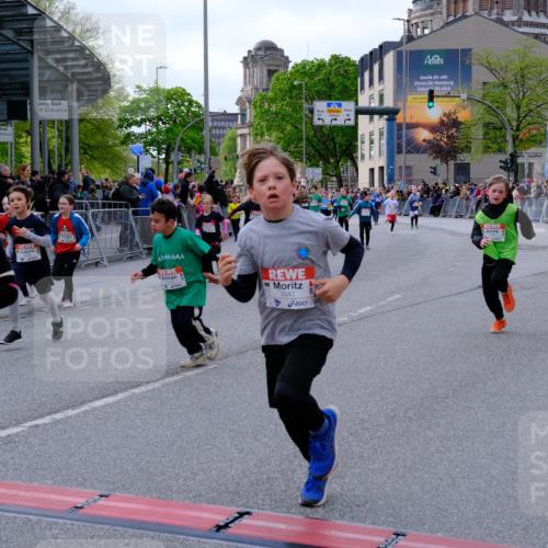 25.04.2026 - Das Zehntel Tim E. http://msf.ph/oto/9569476 25.04.2026 08:57:56 Ziel 1156, 1159, 1181, 1211, 1215, 1399, 1518, 1520, 1522, 1538, 1578, 1656, 1808, 2147, 2150, 2232, 2314, 2359, 2373, 2471, 2561, 2580, 2655, 2685, 2916, 2947, 2974, 3067, 3086, 3281, 3297, 3346, 3368, 3381, 3710, 3712, 3894 meine-sportfotos.de