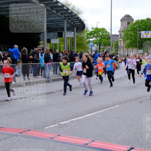 25.04.2026 - Das Zehntel Tim E. http://msf.ph/oto/9569505 25.04.2026 08:58:12 Ziel 1046, 1144, 1163, 1276, 1402, 1512, 1672, 1839, 1892, 1894, 1964, 1966, 2014, 2030, 2035, 2330, 2426, 2447, 2867, 2976, 2986, 2992, 3166, 3200, 3257, 3353, 3455, 3479, 3507, 3687, 3942, 3943, 3965 meine-sportfotos.de