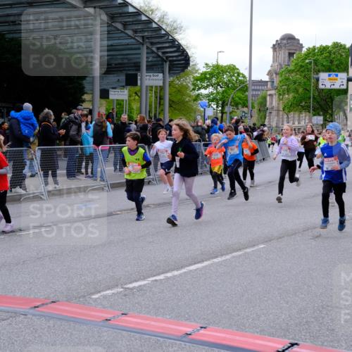 25.04.2026 - Das Zehntel Tim E. http://msf.ph/oto/9569506 25.04.2026 08:58:12 Ziel 1046, 1144, 1163, 1276, 1402, 1512, 1672, 1839, 1892, 1894, 1964, 1966, 2014, 2030, 2035, 2330, 2426, 2447, 2867, 2976, 2986, 2992, 3166, 3200, 3257, 3353, 3455, 3479, 3507, 3687, 3942, 3943, 3965 meine-sportfotos.de