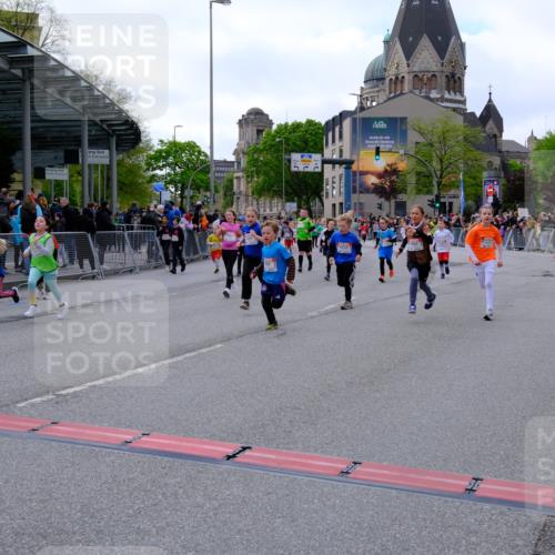25.04.2026 - Das Zehntel Tim E. http://msf.ph/oto/9569523 25.04.2026 08:58:17 Ziel 1163, 1276, 1402, 1404, 1512, 1601, 1672, 1755, 1756, 1839, 1892, 1894, 1964, 1966, 1970, 1994, 2014, 2030, 2033, 2035, 2111, 2330, 2553, 2867, 2976, 2986, 2992, 3084, 3095, 3166, 3200, 3257, 3278, 3355, 3361, 3467, 3479, 3486, 3503, 3507, 3538, 3725, 3918, 3928, 3943, 3965 meine-sportfotos.de