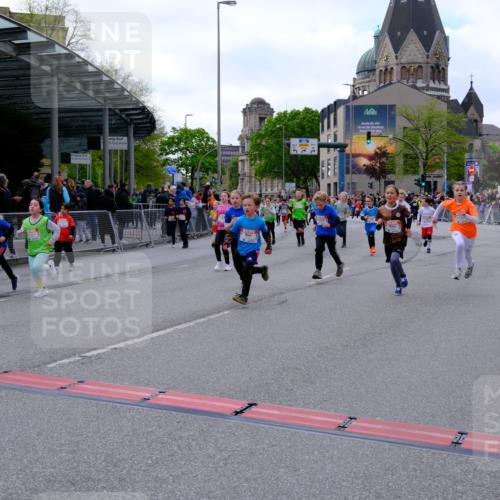 25.04.2026 - Das Zehntel Tim E. http://msf.ph/oto/9569525 25.04.2026 08:58:17 Ziel 1163, 1276, 1402, 1404, 1512, 1601, 1672, 1755, 1756, 1839, 1892, 1894, 1964, 1966, 1970, 1994, 2014, 2030, 2033, 2035, 2111, 2330, 2553, 2867, 2976, 2986, 2992, 3084, 3095, 3166, 3200, 3257, 3278, 3355, 3361, 3467, 3479, 3486, 3503, 3507, 3538, 3725, 3918, 3928, 3943, 3965 meine-sportfotos.de