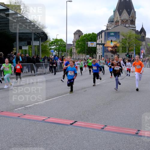 25.04.2026 - Das Zehntel Tim E. http://msf.ph/oto/9569526 25.04.2026 08:58:17 Ziel 1163, 1276, 1402, 1404, 1512, 1601, 1672, 1755, 1756, 1839, 1892, 1894, 1964, 1966, 1970, 1994, 2014, 2030, 2033, 2035, 2111, 2330, 2553, 2867, 2976, 2986, 2992, 3084, 3095, 3166, 3200, 3257, 3278, 3355, 3361, 3467, 3479, 3486, 3503, 3507, 3538, 3725, 3918, 3928, 3943, 3965 meine-sportfotos.de