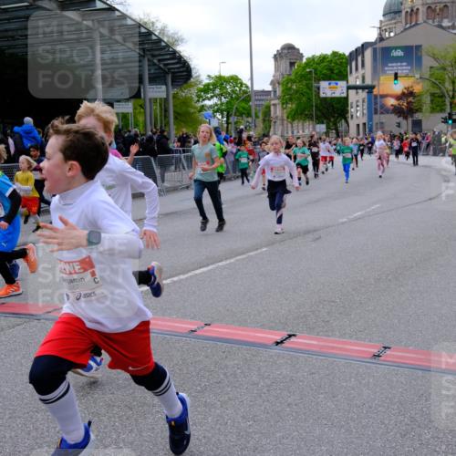 25.04.2026 - Das Zehntel Tim E. http://msf.ph/oto/9569542 25.04.2026 08:58:20 Ziel 1163, 1402, 1404, 1601, 1672, 1755, 1756, 1839, 1892, 1894, 1964, 1966, 1970, 1994, 2007, 2014, 2027, 2030, 2033, 2035, 2111, 2330, 2331, 2553, 2856, 2866, 2867, 2976, 2986, 2992, 3084, 3095, 3158, 3257, 3278, 3326, 3355, 3361, 3467, 3479, 3486, 3503, 3507, 3538, 3725, 3918, 3928, 3943, 3955, 3965 meine-sportfotos.de