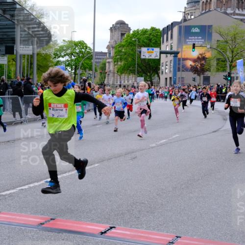 25.04.2026 - Das Zehntel Tim E. http://msf.ph/oto/9569557 25.04.2026 08:58:24 Ziel 1162, 1165, 1404, 1600, 1601, 1605, 1619, 1626, 1630, 1755, 1756, 1970, 1994, 2007, 2027, 2033, 2111, 2330, 2331, 2337, 2345, 2385, 2441, 2465, 2553, 2714, 2838, 2854, 2856, 2863, 2866, 2885, 2887, 3084, 3095, 3158, 3278, 3326, 3355, 3361, 3467, 3479, 3486, 3503, 3518, 3528, 3538, 3565, 3725, 3918, 3928, 3955 meine-sportfotos.de