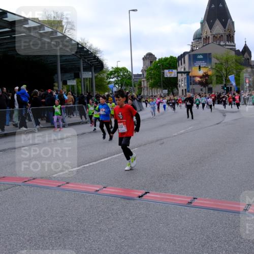 25.04.2026 - Das Zehntel Tim E. http://msf.ph/oto/9569586 25.04.2026 08:58:32 Ziel 1071, 1158, 1162, 1165, 1421, 1600, 1605, 1619, 1626, 1630, 1670, 2093, 2331, 2337, 2345, 2385, 2441, 2465, 2582, 2714, 2838, 2854, 2863, 2885, 2887, 2927, 3143, 3157, 3376, 3443, 3518, 3528, 3565, 3702, 3900, 3955 meine-sportfotos.de