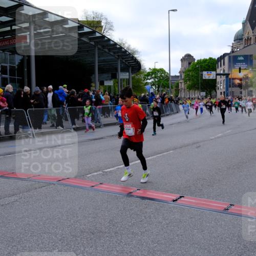 25.04.2026 - Das Zehntel Tim E. http://msf.ph/oto/9569589 25.04.2026 08:58:32 Ziel 1071, 1158, 1162, 1165, 1421, 1600, 1605, 1619, 1626, 1630, 1670, 2093, 2331, 2337, 2345, 2385, 2441, 2465, 2582, 2714, 2838, 2854, 2863, 2885, 2887, 2927, 3143, 3157, 3376, 3443, 3518, 3528, 3565, 3702, 3900, 3955 meine-sportfotos.de