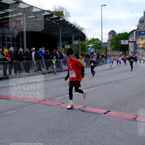 25.04.2026 - Das Zehntel Tim E. http://msf.ph/oto/9569590 25.04.2026 08:58:32 Ziel 1071, 1158, 1162, 1165, 1421, 1600, 1605, 1619, 1626, 1630, 1670, 2093, 2331, 2337, 2345, 2385, 2441, 2465, 2582, 2714, 2838, 2854, 2863, 2885, 2887, 2927, 3143, 3157, 3376, 3443, 3518, 3528, 3565, 3702, 3900, 3955 meine-sportfotos.de