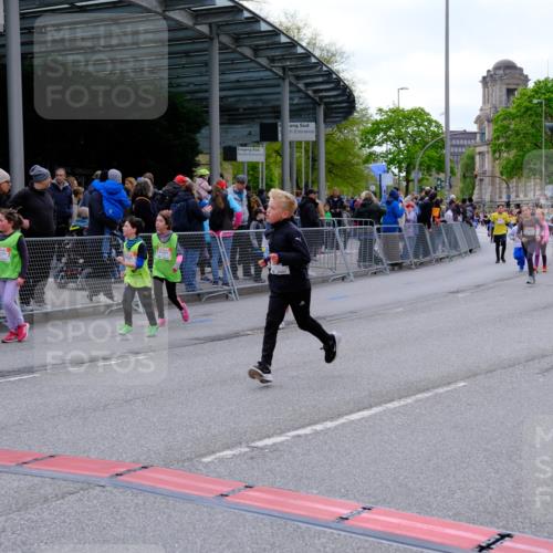 25.04.2026 - Das Zehntel Tim E. http://msf.ph/oto/9569595 25.04.2026 08:58:35 Ziel 1071, 1158, 1409, 1421, 1422, 1544, 1600, 1605, 1619, 1670, 2093, 2255, 2337, 2410, 2465, 2582, 2854, 2863, 2885, 2887, 2927, 3143, 3157, 3350, 3376, 3378, 3383, 3443, 3518, 3702, 3752, 3900 meine-sportfotos.de