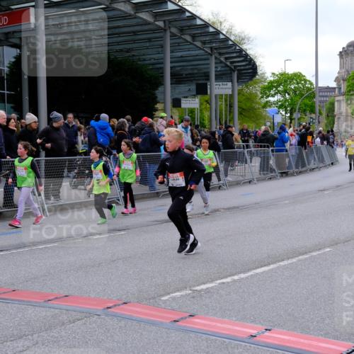 25.04.2026 - Das Zehntel Tim E. http://msf.ph/oto/9569597 25.04.2026 08:58:35 Ziel 1071, 1158, 1409, 1421, 1422, 1544, 1600, 1605, 1619, 1670, 2093, 2255, 2337, 2410, 2465, 2582, 2854, 2863, 2885, 2887, 2927, 3143, 3157, 3350, 3376, 3378, 3383, 3443, 3518, 3702, 3752, 3900 meine-sportfotos.de