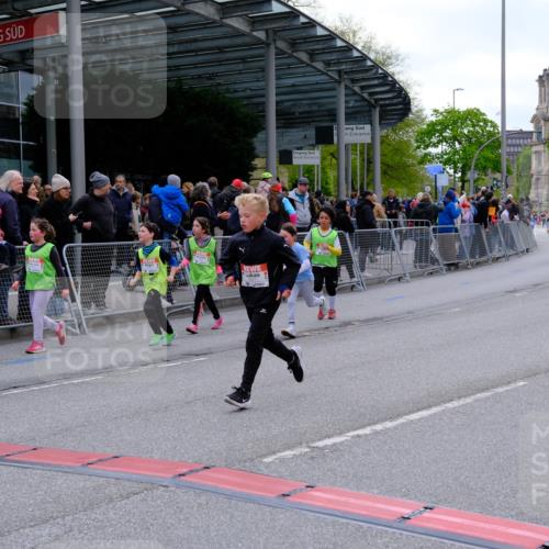 25.04.2026 - Das Zehntel Tim E. http://msf.ph/oto/9569598 25.04.2026 08:58:35 Ziel 1071, 1158, 1409, 1421, 1422, 1544, 1600, 1605, 1619, 1670, 2093, 2255, 2337, 2410, 2465, 2582, 2854, 2863, 2885, 2887, 2927, 3143, 3157, 3350, 3376, 3378, 3383, 3443, 3518, 3702, 3752, 3900 meine-sportfotos.de