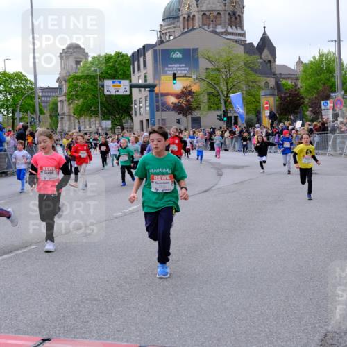 25.04.2026 - Das Zehntel Tim E. http://msf.ph/oto/9569600 25.04.2026 08:58:37 Ziel 1071, 1158, 1409, 1421, 1422, 1487, 1494, 1544, 1670, 2093, 2252, 2255, 2349, 2410, 2582, 2927, 3143, 3157, 3350, 3357, 3376, 3378, 3383, 3403, 3412, 3422, 3443, 3702, 3748, 3751, 3752, 3900 meine-sportfotos.de