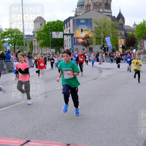 25.04.2026 - Das Zehntel Tim E. http://msf.ph/oto/9569601 25.04.2026 08:58:37 Ziel 1071, 1158, 1409, 1421, 1422, 1487, 1494, 1544, 1670, 2093, 2252, 2255, 2349, 2410, 2582, 2927, 3143, 3157, 3350, 3357, 3376, 3378, 3383, 3403, 3412, 3422, 3443, 3702, 3748, 3751, 3752, 3900 meine-sportfotos.de