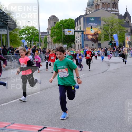 25.04.2026 - Das Zehntel Tim E. http://msf.ph/oto/9569603 25.04.2026 08:58:37 Ziel 1071, 1158, 1409, 1421, 1422, 1487, 1494, 1544, 1670, 2093, 2252, 2255, 2349, 2410, 2582, 2927, 3143, 3157, 3350, 3357, 3376, 3378, 3383, 3403, 3412, 3422, 3443, 3702, 3748, 3751, 3752, 3900 meine-sportfotos.de