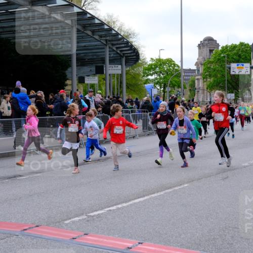 25.04.2026 - Das Zehntel Tim E. http://msf.ph/oto/9569615 25.04.2026 08:58:39 Ziel 1071, 1096, 1158, 1177, 1409, 1421, 1422, 1487, 1494, 1544, 1670, 1940, 2252, 2255, 2349, 2410, 2582, 2927, 3143, 3157, 3350, 3357, 3378, 3383, 3403, 3412, 3422, 3438, 3443, 3748, 3751, 3752, 3900, 3913, 4066 meine-sportfotos.de