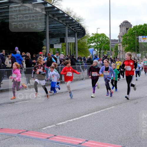 25.04.2026 - Das Zehntel Tim E. http://msf.ph/oto/9569616 25.04.2026 08:58:39 Ziel 1071, 1096, 1158, 1177, 1409, 1421, 1422, 1487, 1494, 1544, 1670, 1940, 2252, 2255, 2349, 2410, 2582, 2927, 3143, 3157, 3350, 3357, 3378, 3383, 3403, 3412, 3422, 3438, 3443, 3748, 3751, 3752, 3900, 3913, 4066 meine-sportfotos.de