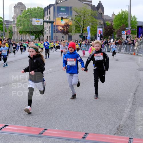 25.04.2026 - Das Zehntel Tim E. http://msf.ph/oto/9569619 25.04.2026 08:58:41 Ziel 1071, 1096, 1158, 1177, 1409, 1421, 1422, 1475, 1487, 1494, 1544, 1670, 1940, 2252, 2255, 2333, 2349, 2410, 2419, 2792, 2830, 2915, 2927, 3143, 3157, 3350, 3357, 3378, 3383, 3403, 3412, 3422, 3438, 3443, 3748, 3751, 3752, 3800, 3913, 4066 meine-sportfotos.de