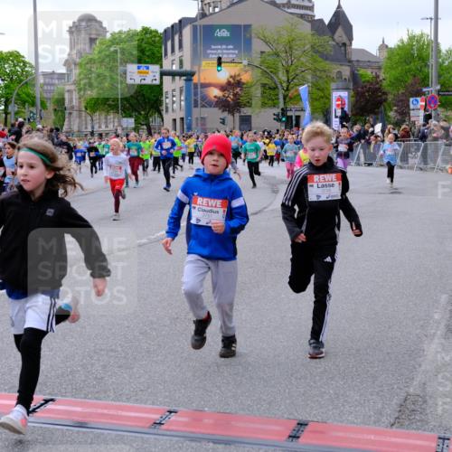 25.04.2026 - Das Zehntel Tim E. http://msf.ph/oto/9569622 25.04.2026 08:58:41 Ziel 1071, 1096, 1158, 1177, 1409, 1421, 1422, 1475, 1487, 1494, 1544, 1670, 1940, 2252, 2255, 2333, 2349, 2410, 2419, 2792, 2830, 2915, 2927, 3143, 3157, 3350, 3357, 3378, 3383, 3403, 3412, 3422, 3438, 3443, 3748, 3751, 3752, 3800, 3913, 4066 meine-sportfotos.de