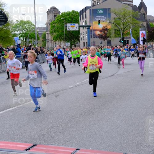 25.04.2026 - Das Zehntel Tim E. http://msf.ph/oto/9569626 25.04.2026 08:58:42 Ziel 1071, 1096, 1158, 1177, 1409, 1421, 1422, 1475, 1487, 1494, 1544, 1694, 1940, 2252, 2255, 2333, 2349, 2410, 2419, 2792, 2830, 2915, 2927, 3350, 3357, 3378, 3383, 3403, 3412, 3422, 3438, 3443, 3717, 3748, 3751, 3752, 3800, 3913, 4066 meine-sportfotos.de