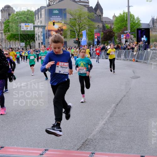 25.04.2026 - Das Zehntel Tim E. http://msf.ph/oto/9569668 25.04.2026 08:58:52 Ziel 1129, 1178, 1361, 1423, 1467, 1475, 1507, 1508, 1547, 1549, 1660, 1694, 1845, 1849, 1908, 1995, 2006, 2022, 2041, 2099, 2333, 2419, 2433, 2437, 2467, 2488, 2498, 2539, 2732, 2744, 2750, 2771, 2775, 2792, 2803, 2830, 2915, 2952, 2955, 2961, 3108, 3113, 3404, 3418, 3427, 3492, 3661, 3679, 3717, 3800, 3856, 3883, 3897 meine-sportfotos.de