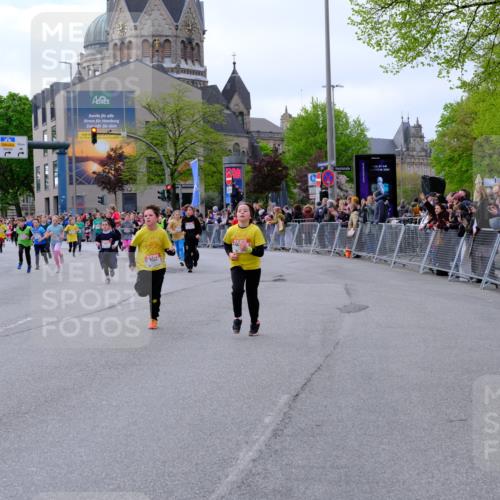 25.04.2026 - Das Zehntel Tim E. http://msf.ph/oto/9569674 25.04.2026 08:58:54 Ziel 1129, 1178, 1251, 1361, 1377, 1423, 1467, 1507, 1508, 1547, 1549, 1660, 1694, 1829, 1845, 1849, 1908, 1995, 2006, 2022, 2041, 2099, 2433, 2437, 2467, 2488, 2498, 2507, 2539, 2732, 2744, 2750, 2771, 2775, 2803, 2952, 2955, 2961, 3108, 3113, 3174, 3208, 3404, 3418, 3427, 3492, 3661, 3679, 3717, 3856, 3883, 3897, 3937 meine-sportfotos.de