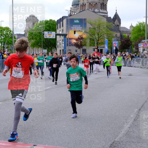 25.04.2026 - Das Zehntel Tim E. http://msf.ph/oto/9569705 25.04.2026 08:59:01 Ziel 1142, 1178, 1251, 1377, 1423, 1505, 1510, 1586, 1597, 1829, 1948, 1955, 2041, 2048, 2347, 2437, 2445, 2467, 2498, 2507, 2509, 2511, 2652, 2683, 2721, 2732, 2750, 2823, 3108, 3113, 3174, 3208, 3511, 3541, 3622, 3626, 3693, 3696, 3713, 3720, 3883, 3897, 3912, 3937 meine-sportfotos.de