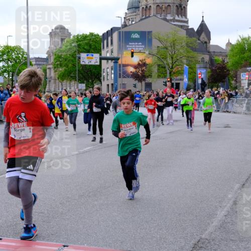25.04.2026 - Das Zehntel Tim E. http://msf.ph/oto/9569706 25.04.2026 08:59:01 Ziel 1142, 1178, 1251, 1377, 1423, 1505, 1510, 1586, 1597, 1829, 1948, 1955, 2041, 2048, 2347, 2437, 2445, 2467, 2498, 2507, 2509, 2511, 2652, 2683, 2721, 2732, 2750, 2823, 3108, 3113, 3174, 3208, 3511, 3541, 3622, 3626, 3693, 3696, 3713, 3720, 3883, 3897, 3912, 3937 meine-sportfotos.de