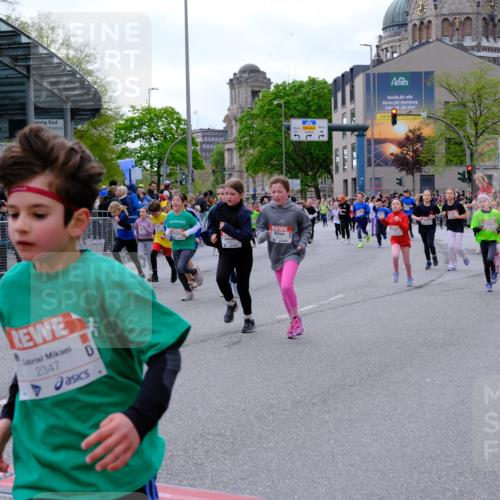 25.04.2026 - Das Zehntel Tim E. http://msf.ph/oto/9569709 25.04.2026 08:59:02 Ziel 1142, 1178, 1251, 1377, 1423, 1505, 1510, 1586, 1597, 1829, 1948, 1955, 2041, 2048, 2347, 2437, 2445, 2507, 2509, 2511, 2652, 2683, 2717, 2721, 2732, 2750, 2823, 3092, 3098, 3108, 3113, 3174, 3208, 3511, 3541, 3622, 3626, 3693, 3696, 3713, 3720, 3883, 3912, 3937 meine-sportfotos.de