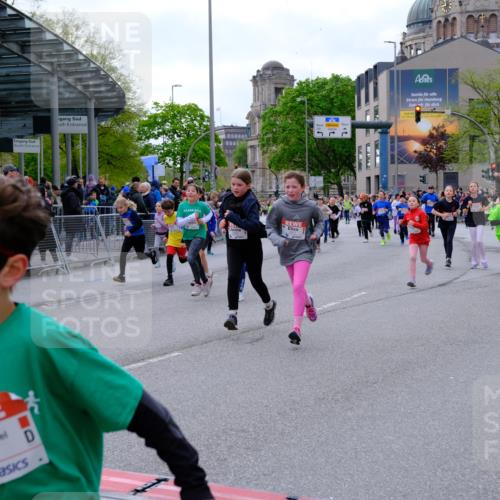 25.04.2026 - Das Zehntel Tim E. http://msf.ph/oto/9569710 25.04.2026 08:59:02 Ziel 1142, 1178, 1251, 1377, 1423, 1505, 1510, 1586, 1597, 1829, 1948, 1955, 2041, 2048, 2347, 2437, 2445, 2507, 2509, 2511, 2652, 2683, 2717, 2721, 2732, 2750, 2823, 3092, 3098, 3108, 3113, 3174, 3208, 3511, 3541, 3622, 3626, 3693, 3696, 3713, 3720, 3883, 3912, 3937 meine-sportfotos.de