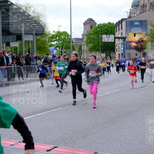 25.04.2026 - Das Zehntel Tim E. http://msf.ph/oto/9569711 25.04.2026 08:59:02 Ziel 1142, 1178, 1251, 1377, 1423, 1505, 1510, 1586, 1597, 1829, 1948, 1955, 2041, 2048, 2347, 2437, 2445, 2507, 2509, 2511, 2652, 2683, 2717, 2721, 2732, 2750, 2823, 3092, 3098, 3108, 3113, 3174, 3208, 3511, 3541, 3622, 3626, 3693, 3696, 3713, 3720, 3883, 3912, 3937 meine-sportfotos.de