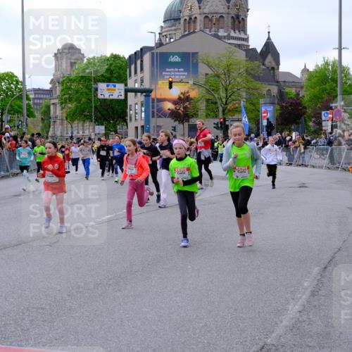 25.04.2026 - Das Zehntel Tim E. http://msf.ph/oto/9569722 25.04.2026 08:59:04 Ziel 1142, 1251, 1377, 1505, 1510, 1513, 1586, 1597, 1829, 1948, 1955, 1992, 2012, 2048, 2132, 2136, 2347, 2437, 2445, 2507, 2509, 2511, 2617, 2652, 2683, 2717, 2721, 2823, 3092, 3098, 3174, 3208, 3511, 3541, 3622, 3626, 3693, 3696, 3713, 3720, 3912, 3937 meine-sportfotos.de