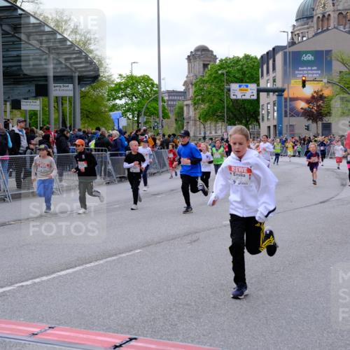 25.04.2026 - Das Zehntel Tim E. http://msf.ph/oto/9569742 25.04.2026 08:59:08 Ziel 1457, 1505, 1510, 1513, 1586, 1596, 1597, 1778, 1802, 1948, 1955, 1992, 2012, 2048, 2132, 2136, 2151, 2347, 2509, 2511, 2617, 2652, 2717, 2721, 2823, 3092, 3098, 3115, 3508, 3511, 3541, 3571, 3622, 3626, 3693, 3696, 3839, 3841 meine-sportfotos.de