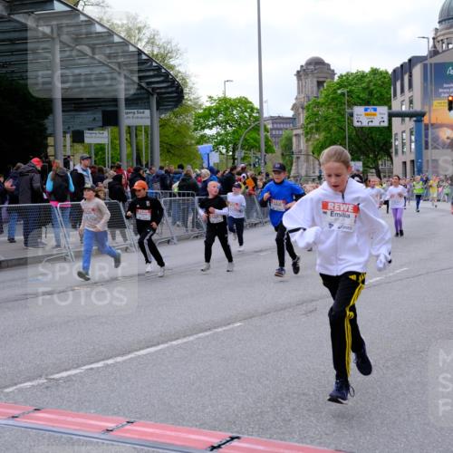 25.04.2026 - Das Zehntel Tim E. http://msf.ph/oto/9569744 25.04.2026 08:59:08 Ziel 1457, 1505, 1510, 1513, 1586, 1596, 1597, 1778, 1802, 1948, 1955, 1992, 2012, 2048, 2132, 2136, 2151, 2347, 2509, 2511, 2617, 2652, 2717, 2721, 2823, 3092, 3098, 3115, 3508, 3511, 3541, 3571, 3622, 3626, 3693, 3696, 3839, 3841 meine-sportfotos.de